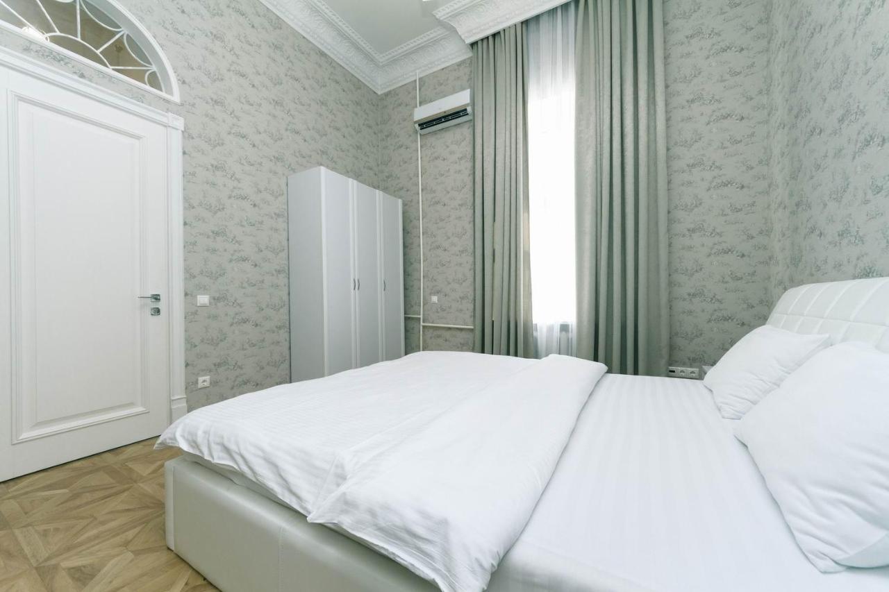 VIP near Premier Palace&Arena city Kiev Exterior foto
