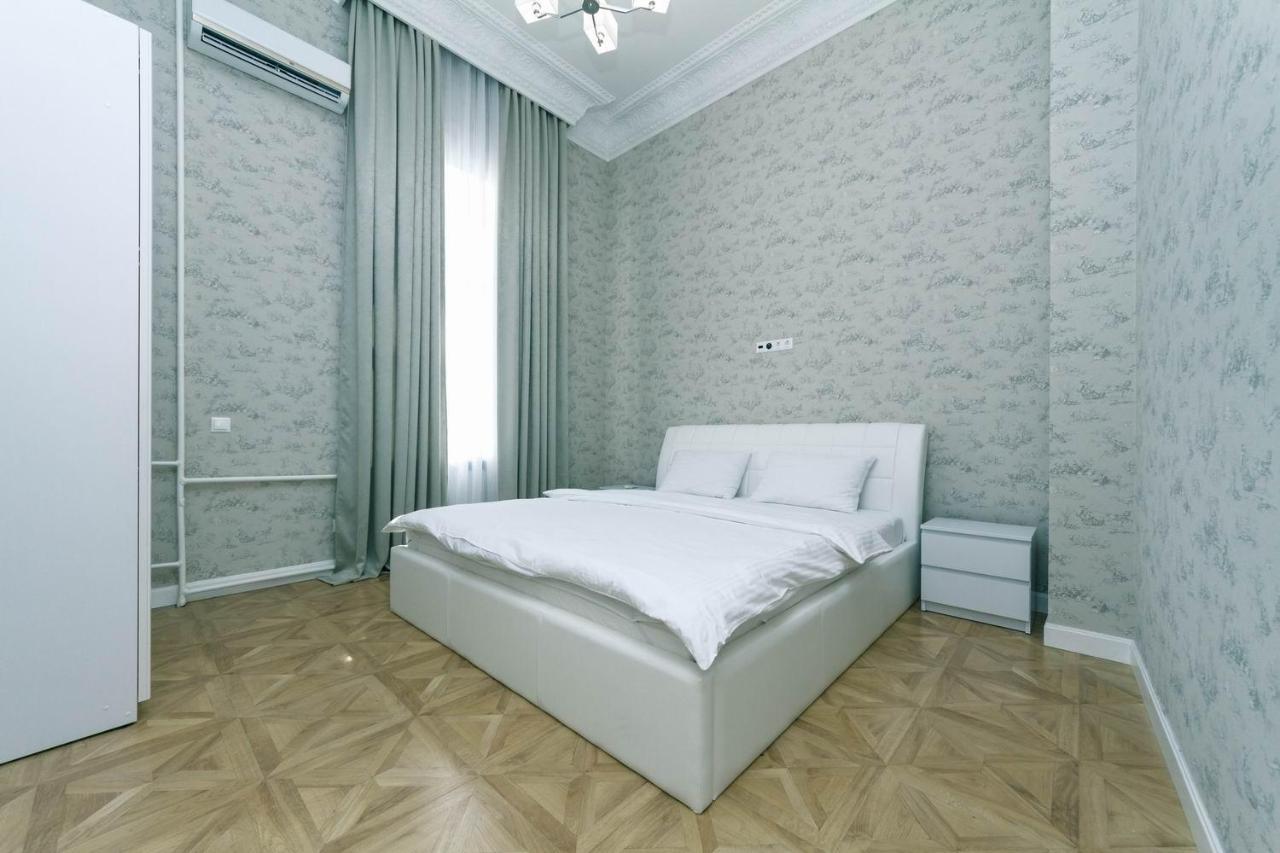 VIP near Premier Palace&Arena city Kiev Exterior foto