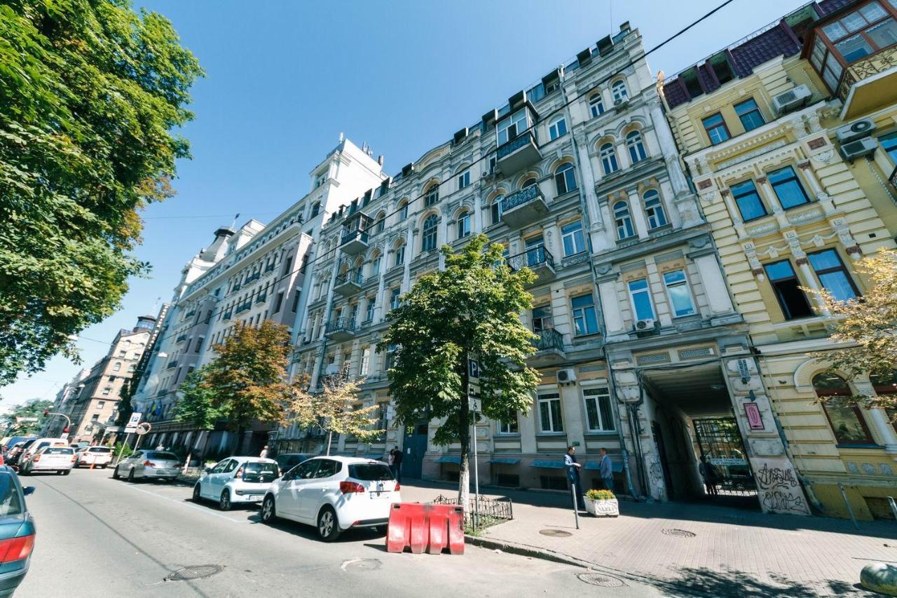 VIP near Premier Palace&Arena city Kiev Exterior foto