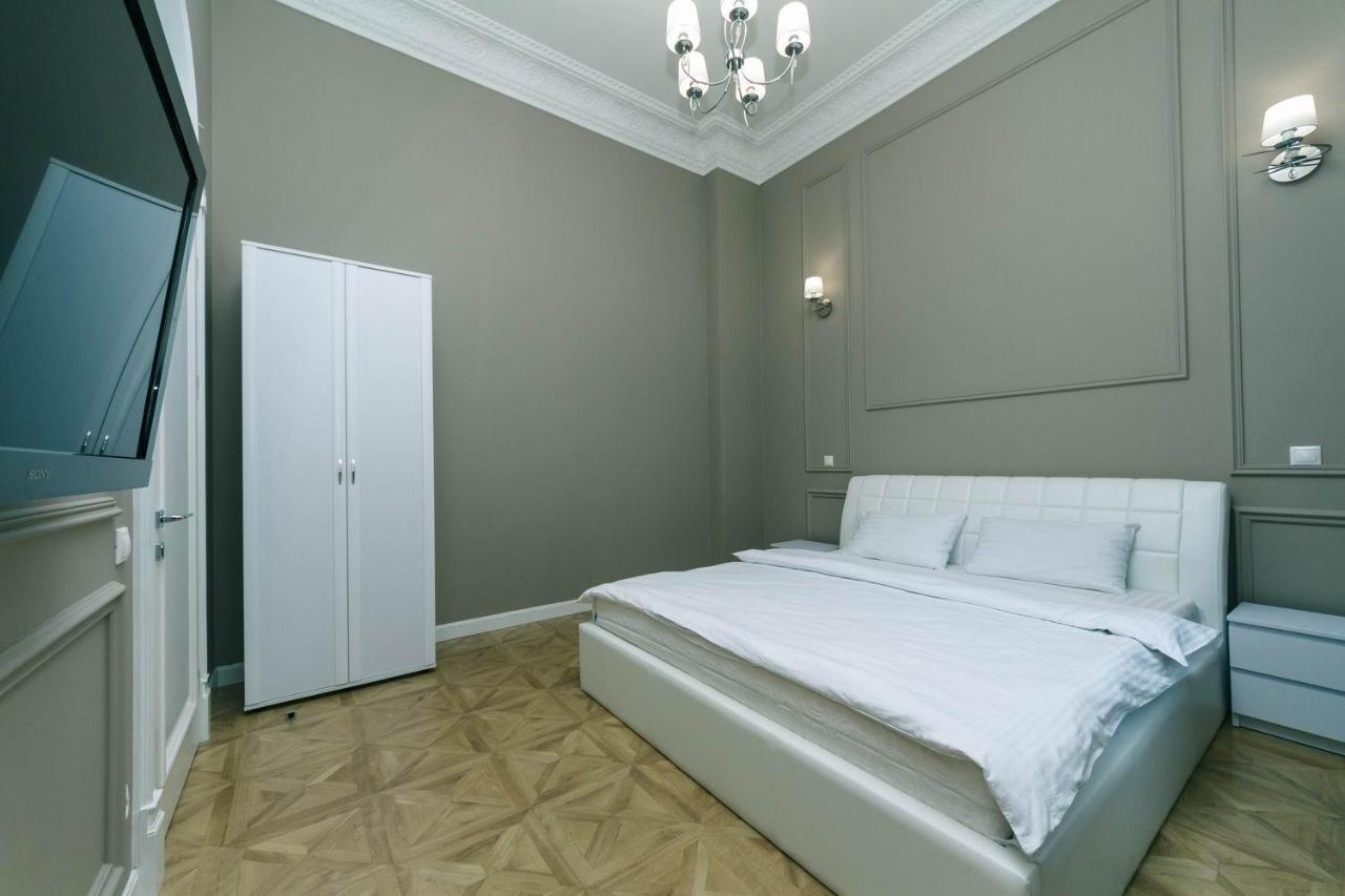 VIP near Premier Palace&Arena city Kiev Exterior foto