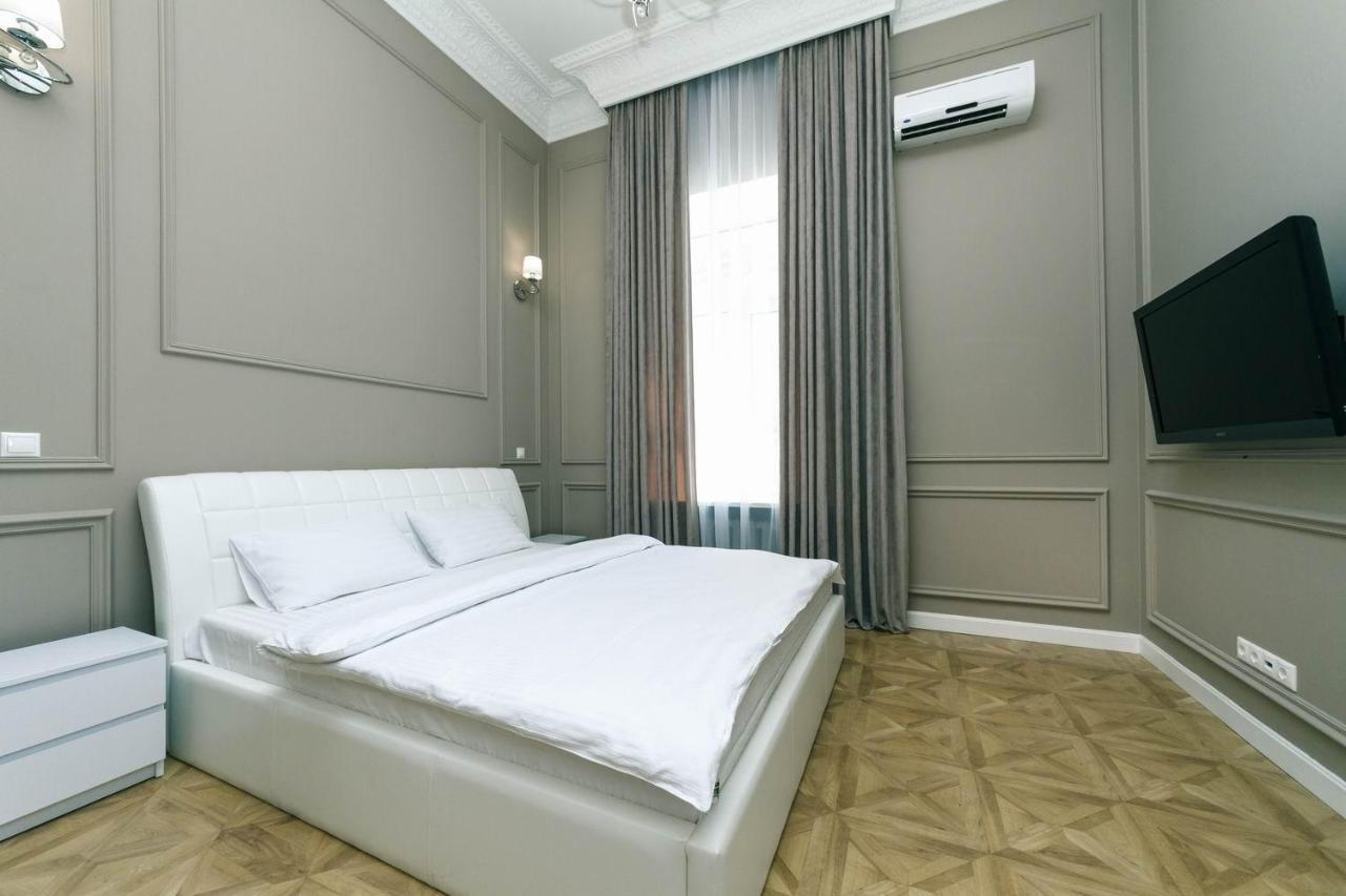 VIP near Premier Palace&Arena city Kiev Exterior foto